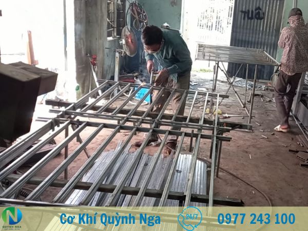 gia công lắp đặt bông gió cửa sổ đẹp